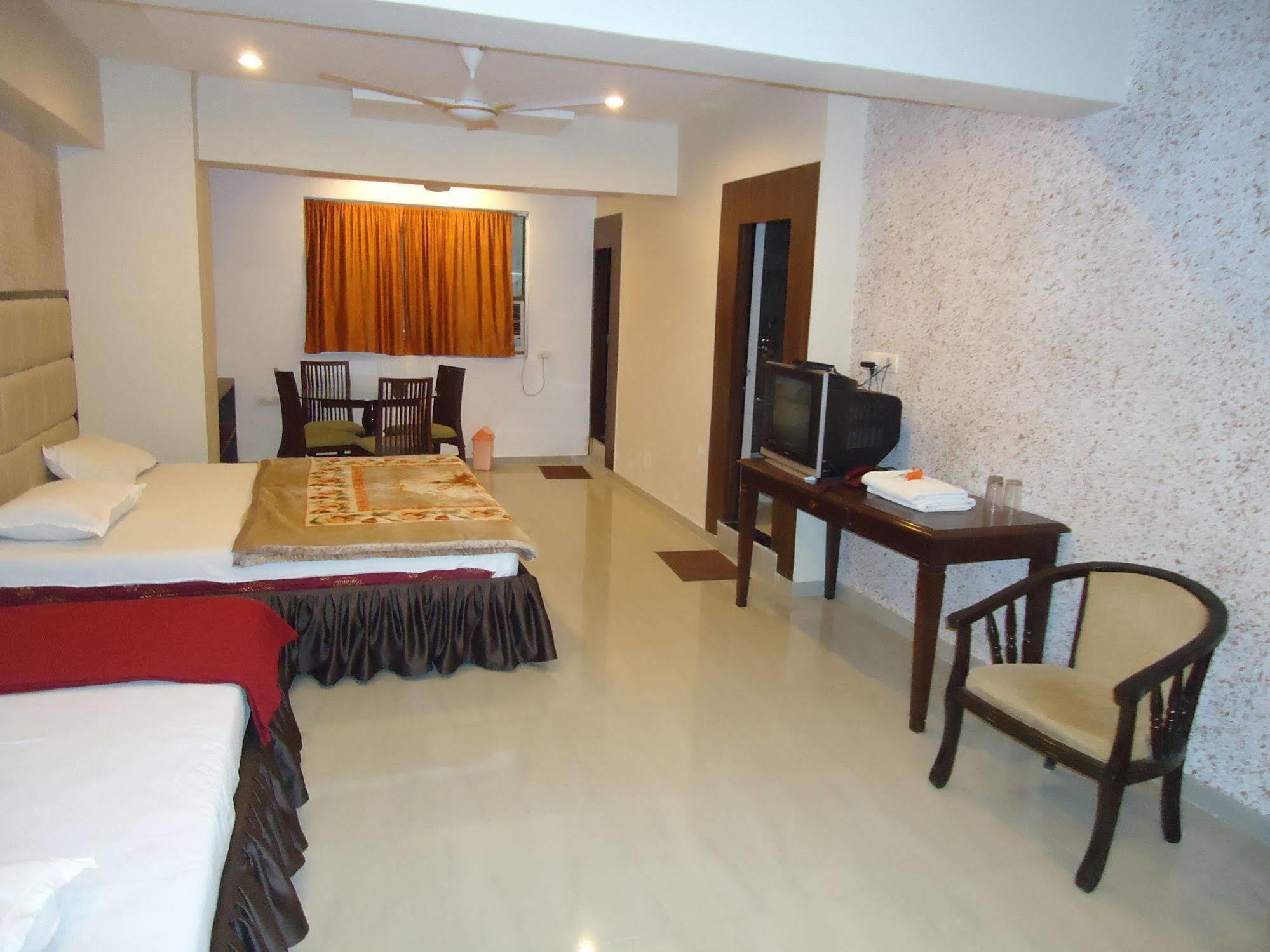 Hotel Maan Residency Satellite Road Ahmedabad Exterior foto