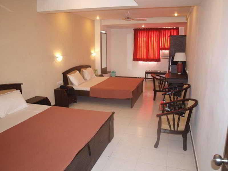 Hotel Maan Residency Satellite Road Ahmedabad Exterior foto